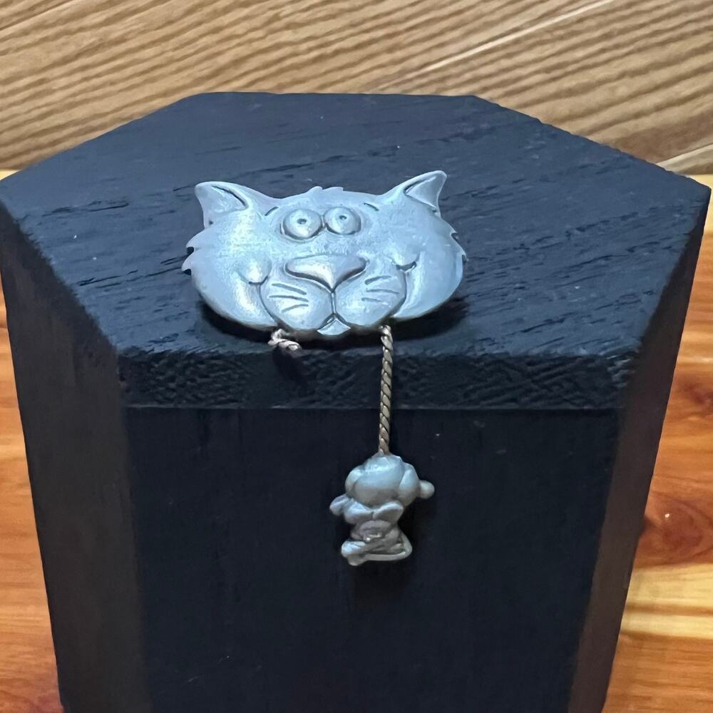 JJ Jonette Jewelry Cat Head Dangling Mouse Pin Brooch Pewter Silver Tone VTG 2”